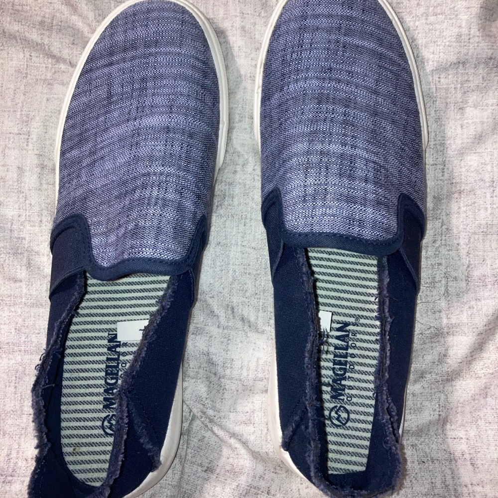 GUC Navy Distressed Magellan Shoes Size 9